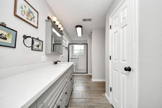 6502 S Highway 35, House other with 5 bedrooms, 3 bathrooms and 3 parking in Alvin TX | Image 29