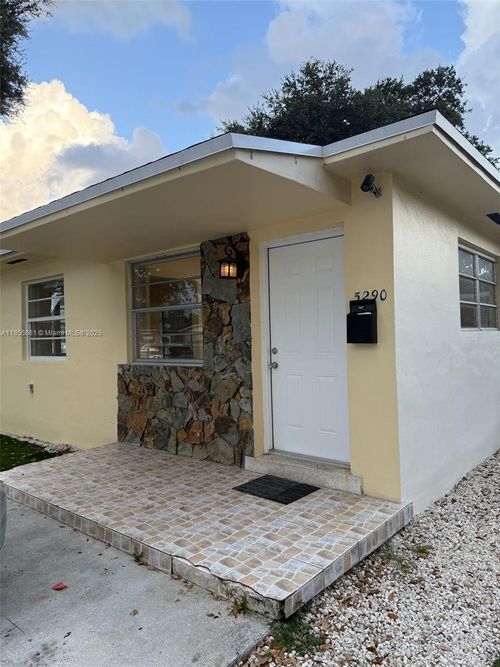 5290-5290 Nw 2nd Ter, Miami, FL, 33126-5028 | Card Image