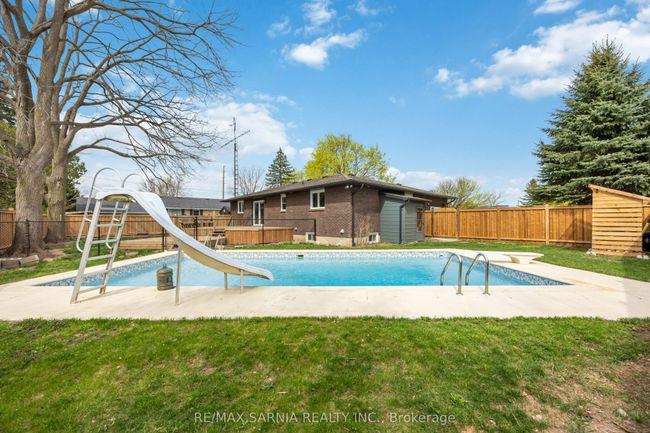 12 Sunset Ave, House other with 5 bedrooms, 2 bathrooms and 8 parking in Warwick ON | Image 36