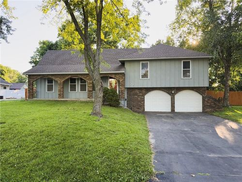6418 Woodstock St, Shawnee Mission, KS, 66218-9060 | Card Image