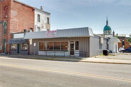 127 S Broad St, Carlinville, IL, 62626-1716 | Card Image