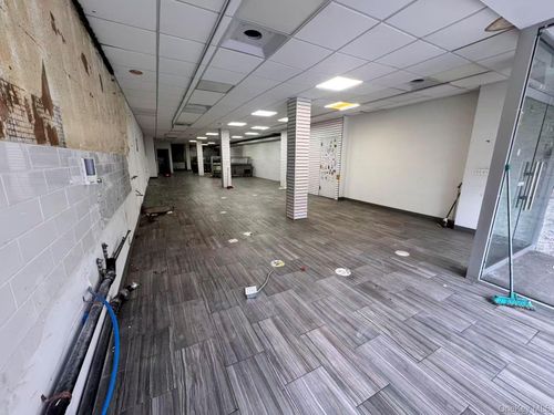 30 Steinway St, Astoria, NY, 11103-3802 | Card Image