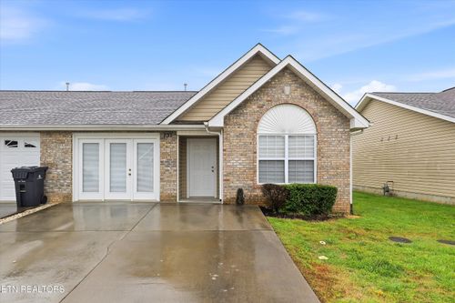 731 High Point Way, Knoxville, TN, 37912-3693 | Card Image