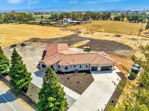 10055 Foothill Ave, Gilroy, CA, 95020-9239 | Card Image