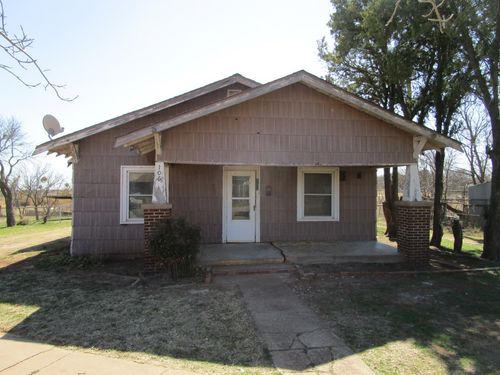 106 E Magnolia Ave, Electra, TX, 76360-2947 | Card Image