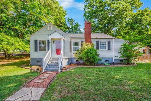 104 Smith St, Walnut Cove, NC, 27052-9409 | Card Image