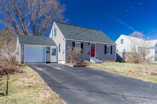 11 Lyons St, Rochester, NH, 03867-1858 | Card Image