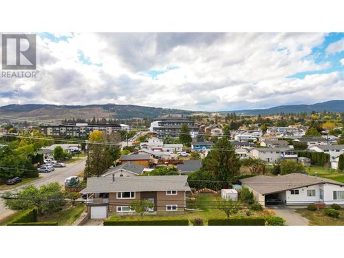 309-3645 Gosset Rd, West Kelowna, BC, V4T2N8 | Card Image