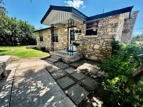 212 Blue Bonnet Ln, Liberty Hill, TX, 78642-4289 | Card Image