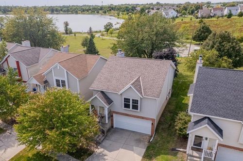 46 Parkshores Dr, Bloomington, IL, 61701-1439 | Card Image