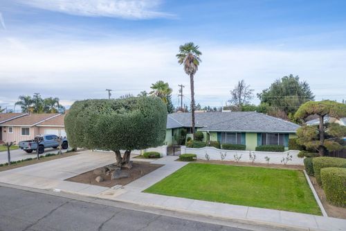 1461 Windsor Dr, Kingsburg, CA, 93631-1320 | Card Image