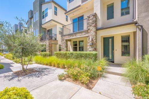 19504 Empire Ln, Northridge, CA, 91324-1678 | Card Image