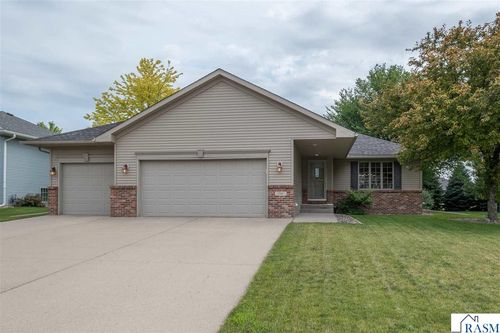 240 Grovebrook Circle, Mankato, MN, 56001 | Card Image