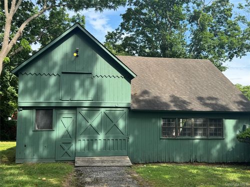33 Crosby Street, Brookhaven, NY, 11934 | Card Image