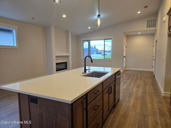 Island with breakfast bar | Image 18