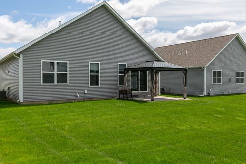 5320 Addyson Dr, Bettendorf, IA, 52722-2489 | Card Image