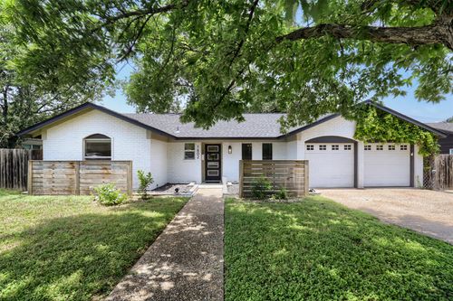 1602 Thornridge Rd, Austin, TX, 78758-6221 | Card Image