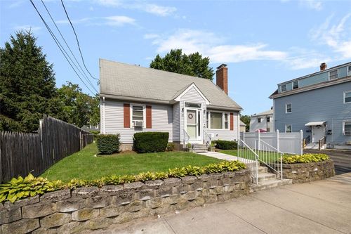 28 Lincoln Ave, Cranston, RI, 02920-7724 | Card Image