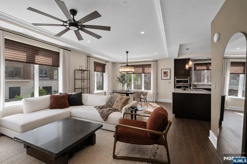 250 Henley Pl, Weehawken, NJ, 07086-1101 | Card Image