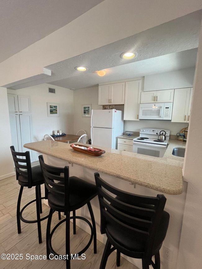 318 - 22 Tulip Ln, Condo with 1 bedrooms, 1 bathrooms and null parking in Cocoa Beach FL | Image 4