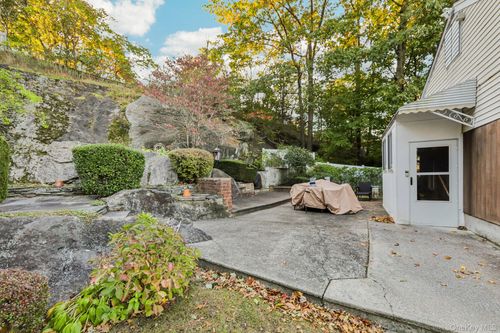 166 Park Hill Ave, Yonkers, NY, 10705-1420 | Card Image