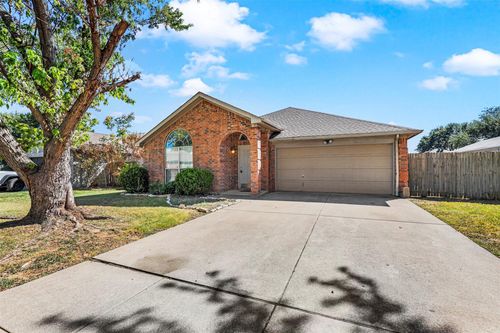 2804 Monthaven Dr, Arlington, TX, 76001-6938 | Card Image