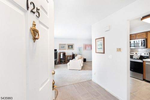 125 Smithfield Ct, Basking Ridge, NJ, 07920-2788 | Card Image