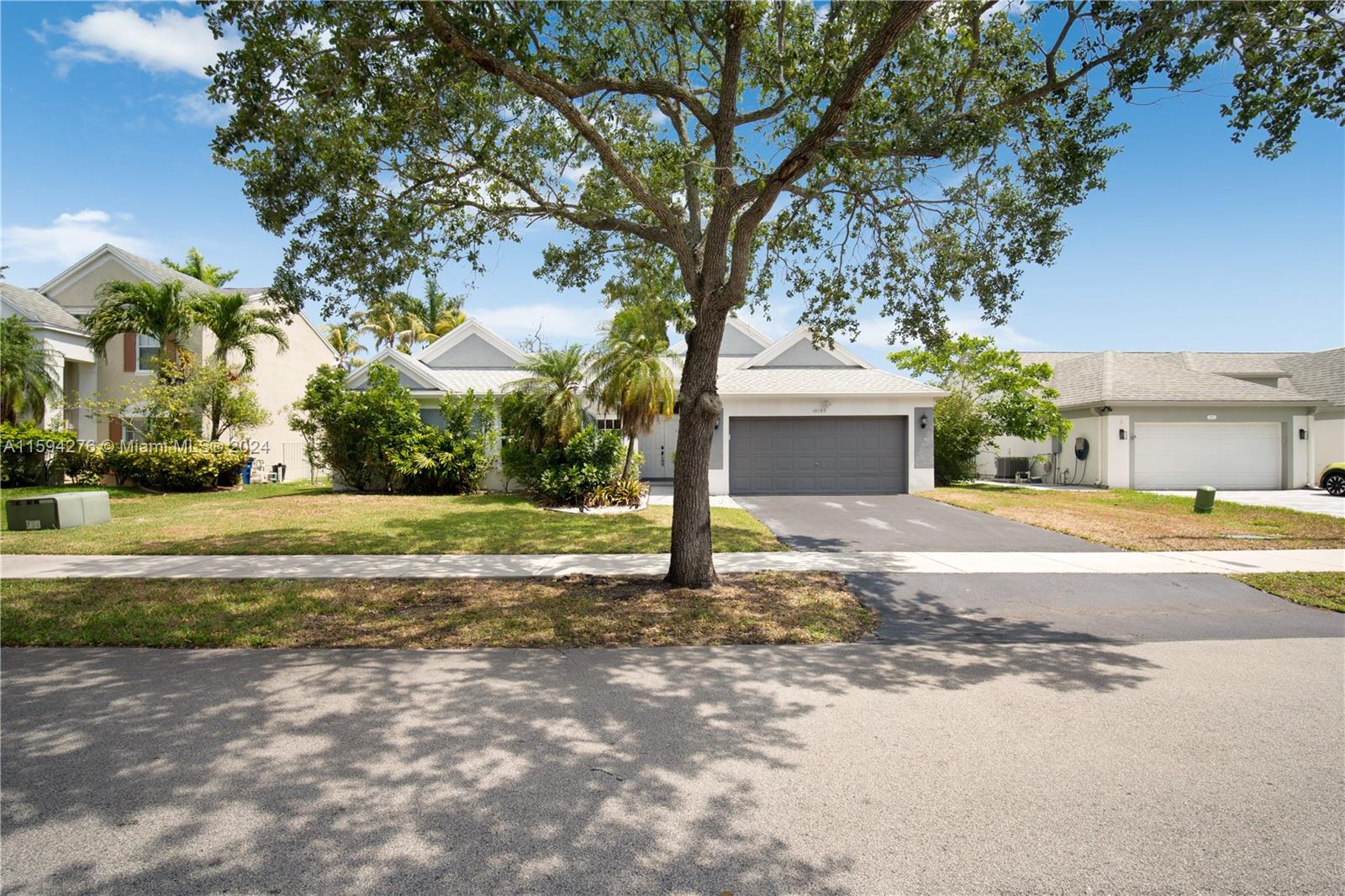 Grove Ln, Cooper City, FL 33328