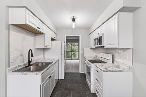7433 142nd Street Ct, Apple Valley, MN, 55124-8586 | Card Image