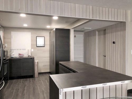 apt-15j-427 Golden Isles Dr, Hallandale Beach, FL, 33009-7546 | Card Image