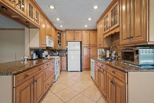 8231 Nw 6th Ct, Coral Springs, FL, 33071-6757 | Card Image