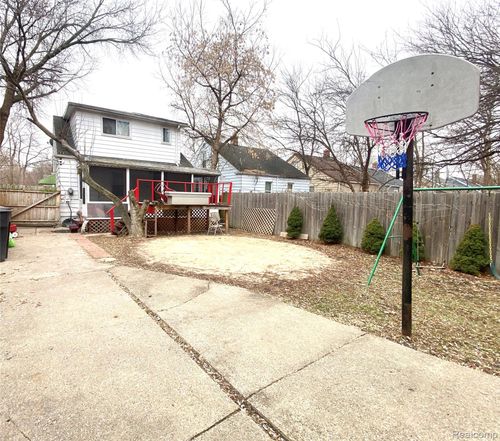 5530 University Pl, Detroit, MI, 48224-1372 | Card Image