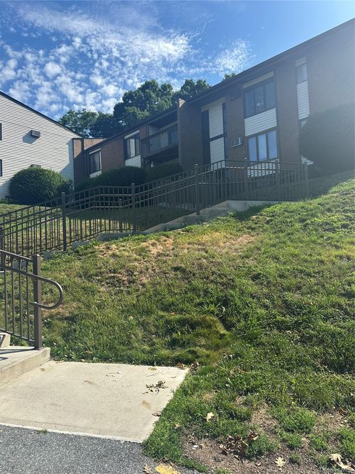 56k-3 Hook Rd, Poughkeepsie, NY, 12601-7305 | Card Image