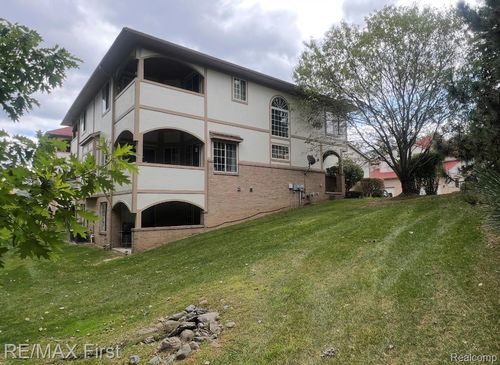 5998 Bella Vista Dr, West Bloomfield, MI, 48322-4917 | Card Image