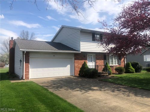 425 Providence Ave Se, New Philadelphia, OH, 44663-9317 | Card Image