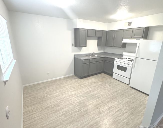 APT-1B - 2500 Avenue, Condo with 1 bedrooms, 1 bathrooms and null parking in Hondo TX | Image 8