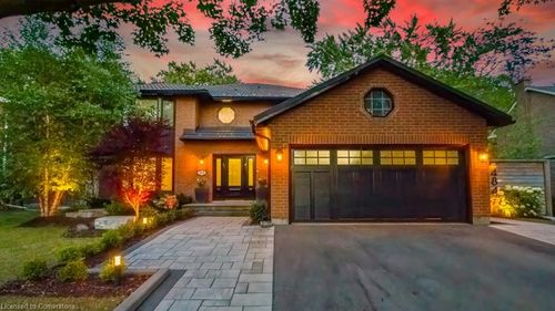 484 Aspen Forest Dr, Oakville, ON, L6J6H7 | Card Image