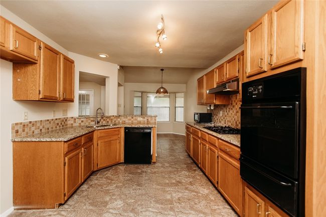 Granite and Backsplash - Kitchen | Image 6