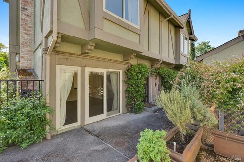 945 Hunt Avenue, St. Helena, CA, 94574 | Card Image