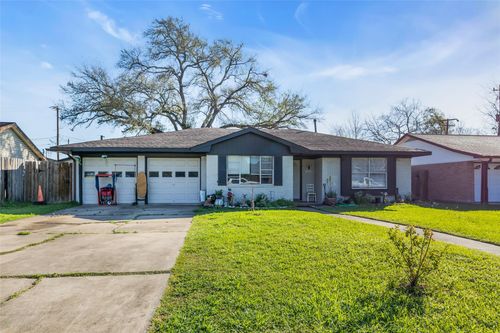 819 Hackberry St, Stafford, TX, 77477-6414 | Card Image