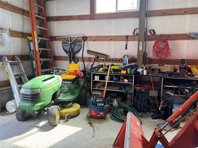 Inside shop - equipment included | Image 57