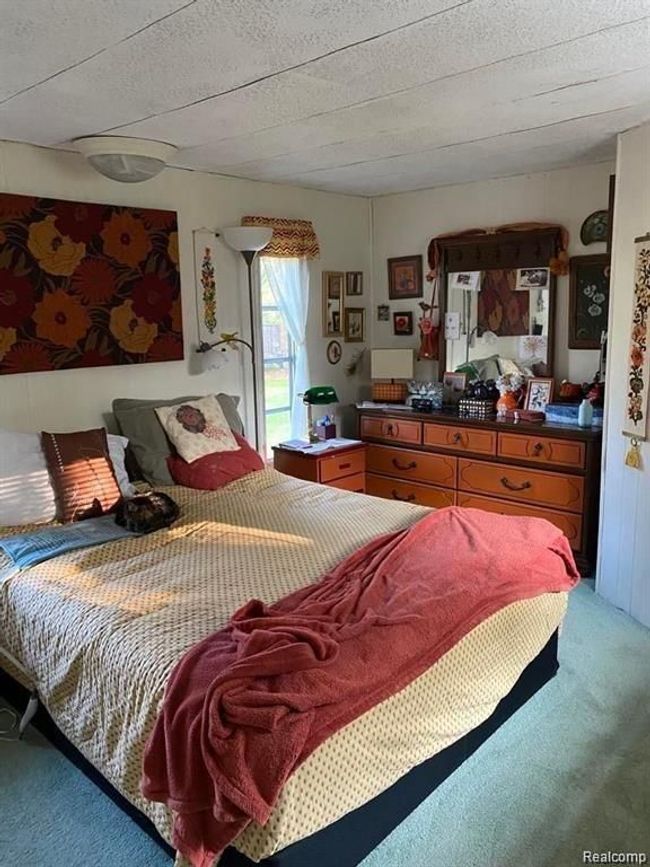 1 of 2 bedrooms in the mobile home | Image 16