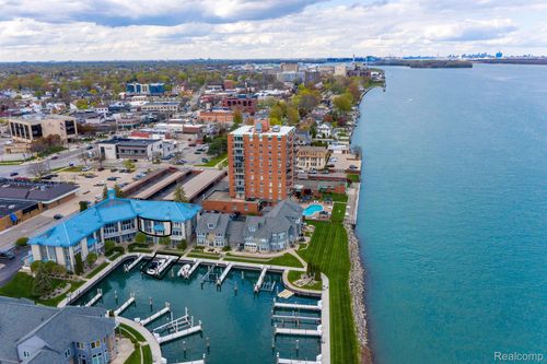 22 Kreger Dr, Wyandotte, MI, 48192-6259 | Card Image