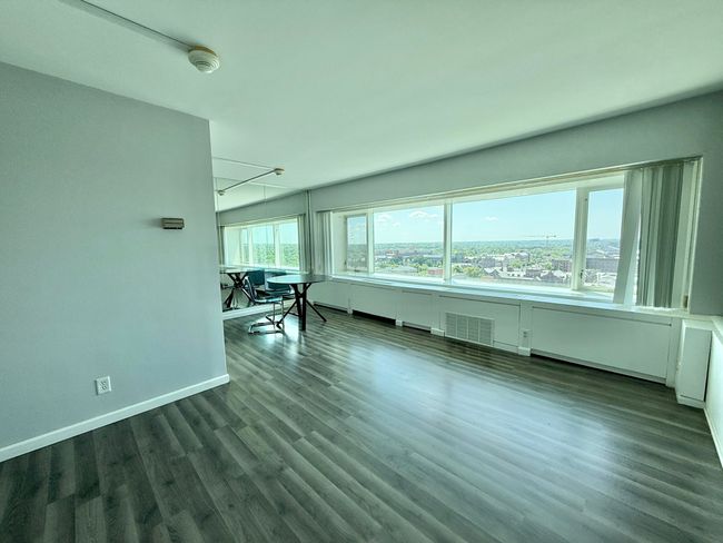 Living room Facing south with great view | Image 7