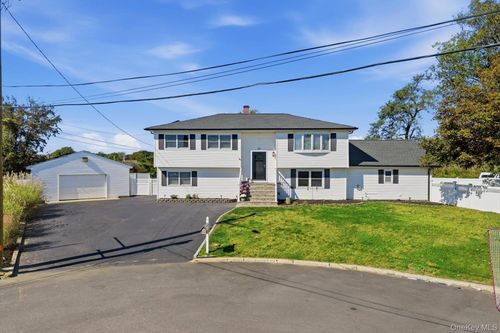 10 Gale Ct, Patchogue, NY, 11772-3921 | Card Image