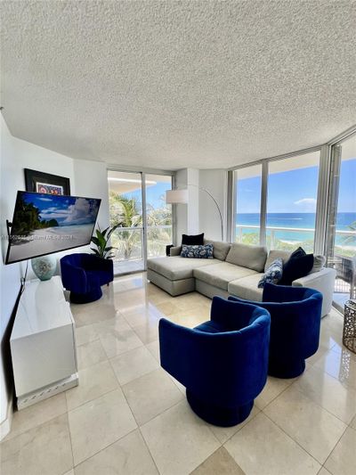 4B - 8925 Collins Ave, Condo with 2 bedrooms, 2 bathrooms and null parking in Surfside FL | Image 3