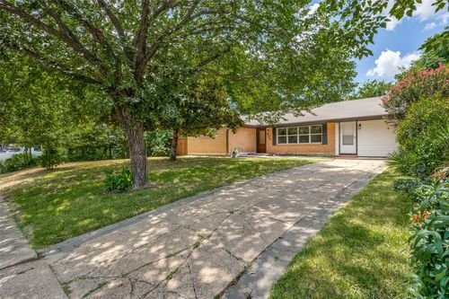 909 Lexington Dr, Irving, TX, 75061-6611 | Card Image