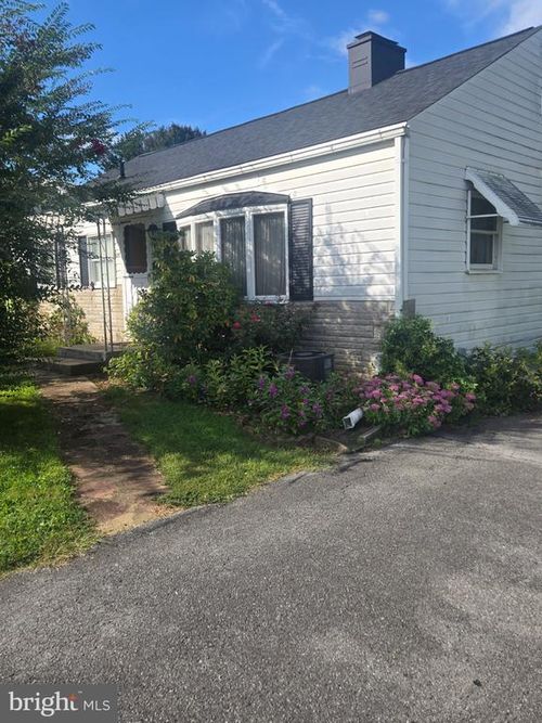 1245 Crescent Rd, HAGERSTOWN, MD, 21742-3020 | Card Image
