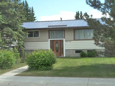 9829 101 Ave, House detached with 4 bedrooms, 1 bathrooms and 1 parking in Plamondon AB | Image 1