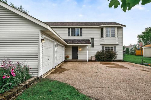705 Maple St, Belle Plaine, MN, 56011-2186 | Card Image